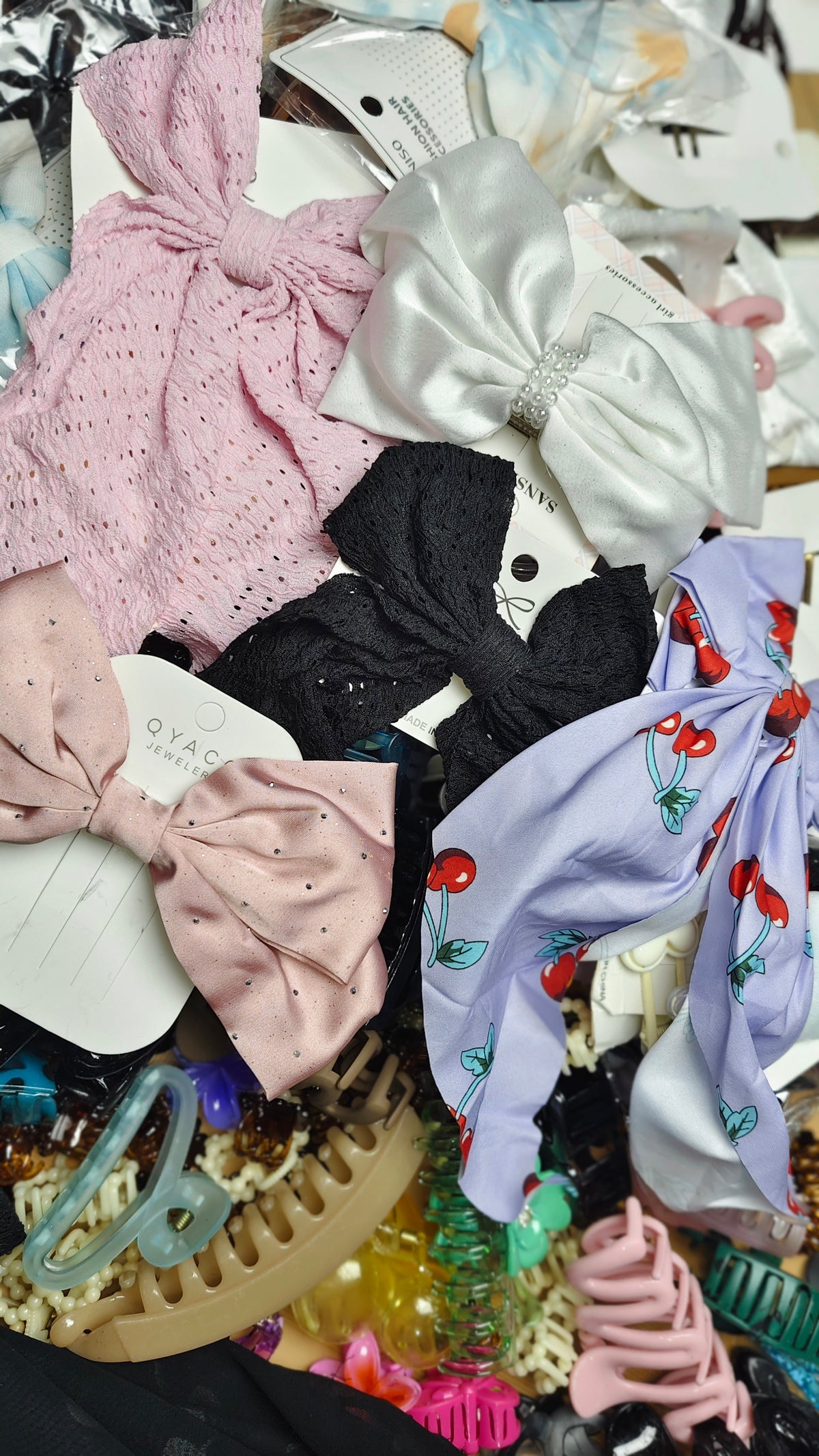 Half Kg Mother & Daughter Hair Accessories Deal